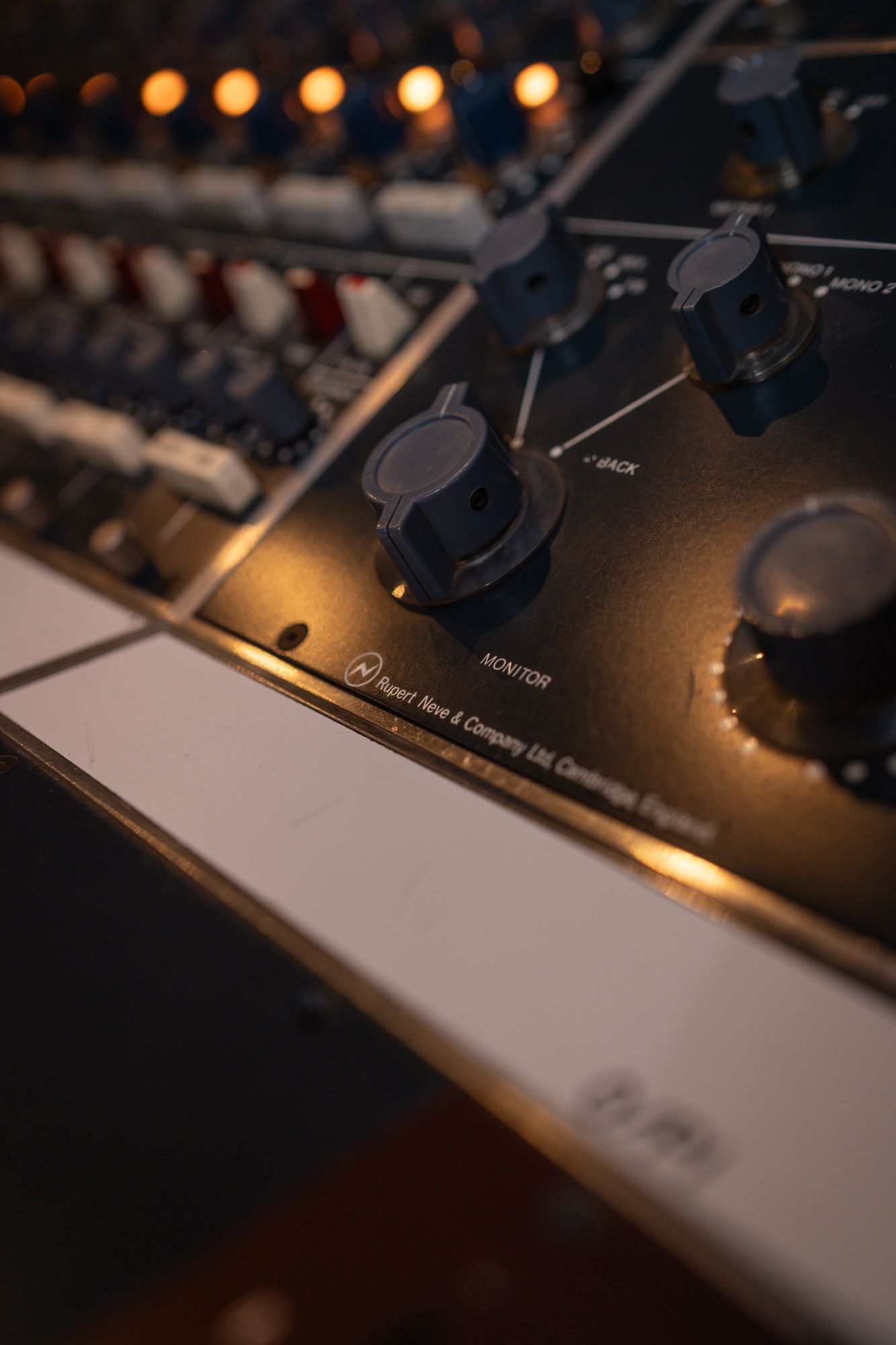 Detalle Rupert Neve & Company