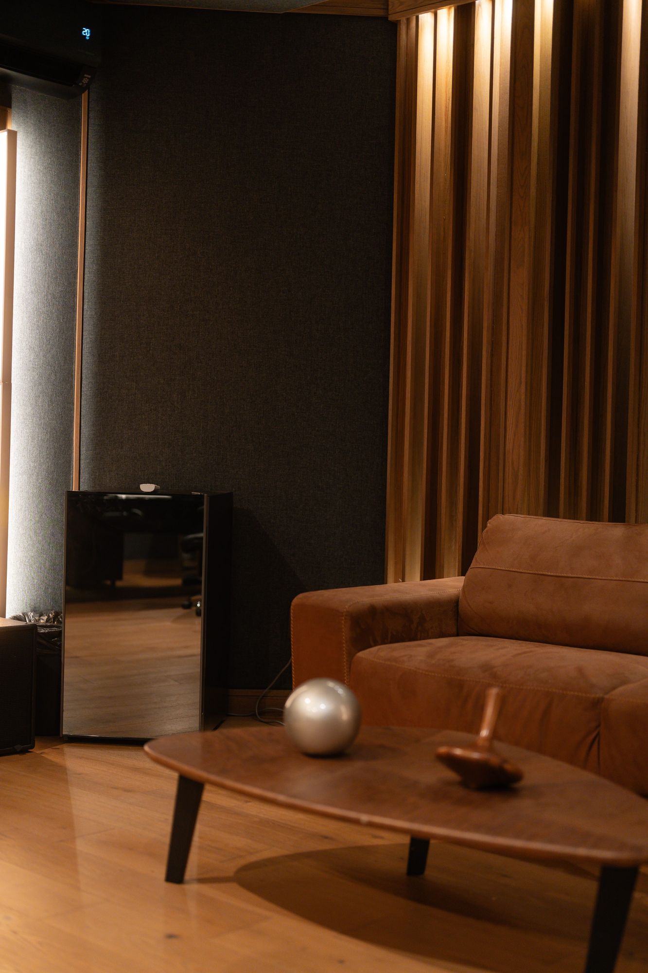 Sillón y mesa del Estudio B