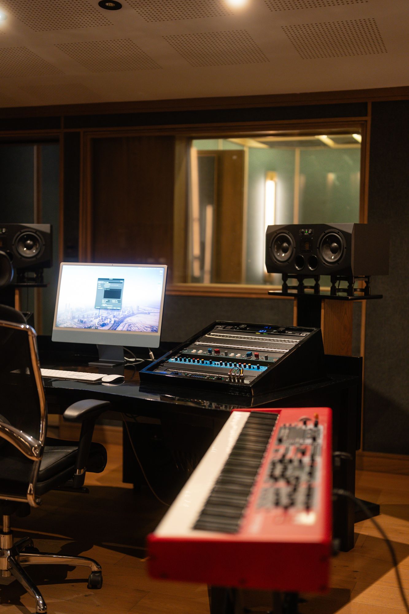 Estación de producción con ADAM monitors