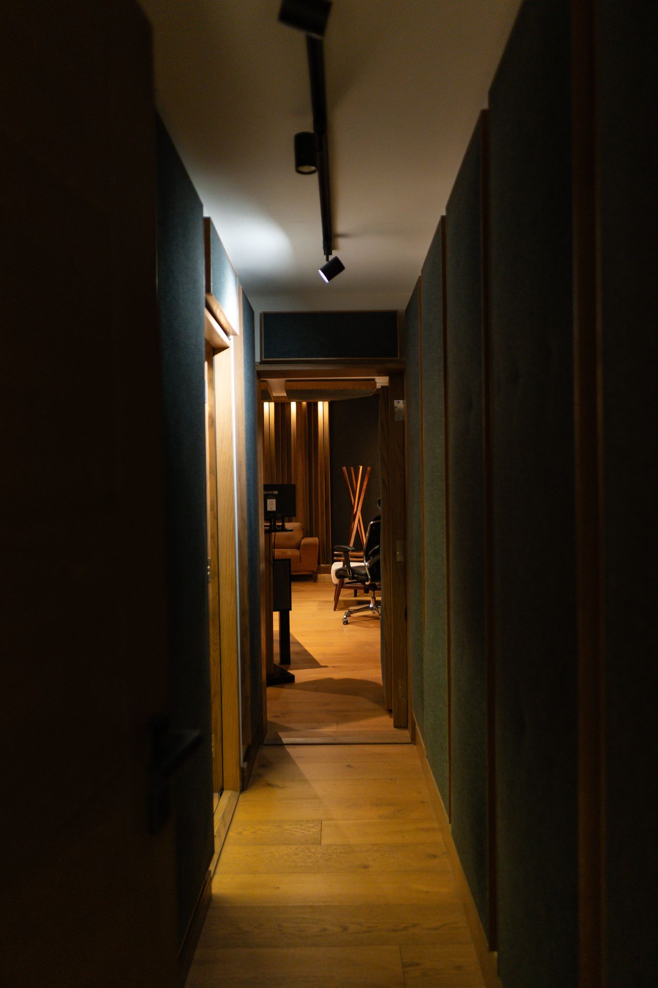 Pasillo de acceso al Estudio B